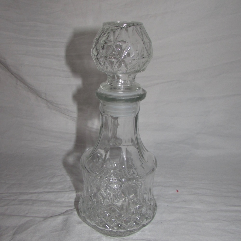 Elegant Clear Glass Decanter